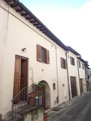 appartamento in vendita a Valtopina, Via Gorizia