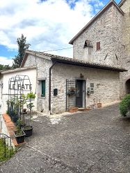 Appartamento in vendita a Sellano - Sellano, Centro Storico, Via Giuseppe Garibaldi.