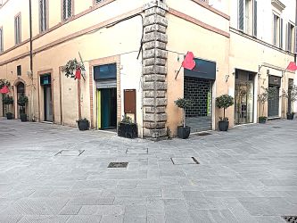 Locale in affitto a Foligno - Foligno, Centro Storico, Corso Cavour