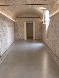 Locale in vendita a Foligno - Foligno, Centro Storico, Via Benedetto Cairoli