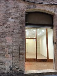 locale in a Foligno, Centro Storico, Via XX Settembre