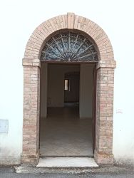 locale in a Foligno, località Vescia