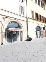 locale in a Foligno, Piazza San Domenico