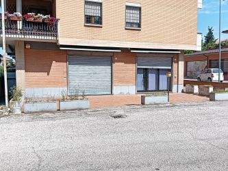 locale in a Foligno, Zona Viale Firenze, Via de Dominicis