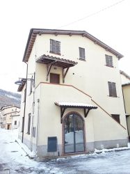 appartamento in vendita a Serravalle di Chienti, localita' San Martino