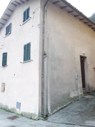 appartamento in vendita a Serravalle di Chienti, Via XXV Aprile
