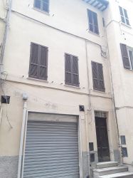 porzione residenziale in vendita a Foligno, Centro Storico, Via Roncalli