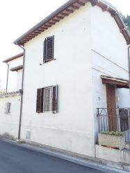 appartamento in vendita a Foligno, loc. Maceratola, Via Monte Falterona