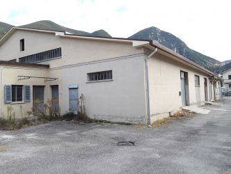locale in vendita a Foligno, localita' Belfiore