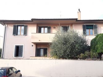 porzione-residenziale in vendita a Foligno, Zona Viale Roma, Via Ippolito Nievo