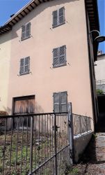 porzione residenziale in vendita a Serravalle di Chienti frazione Corgneto